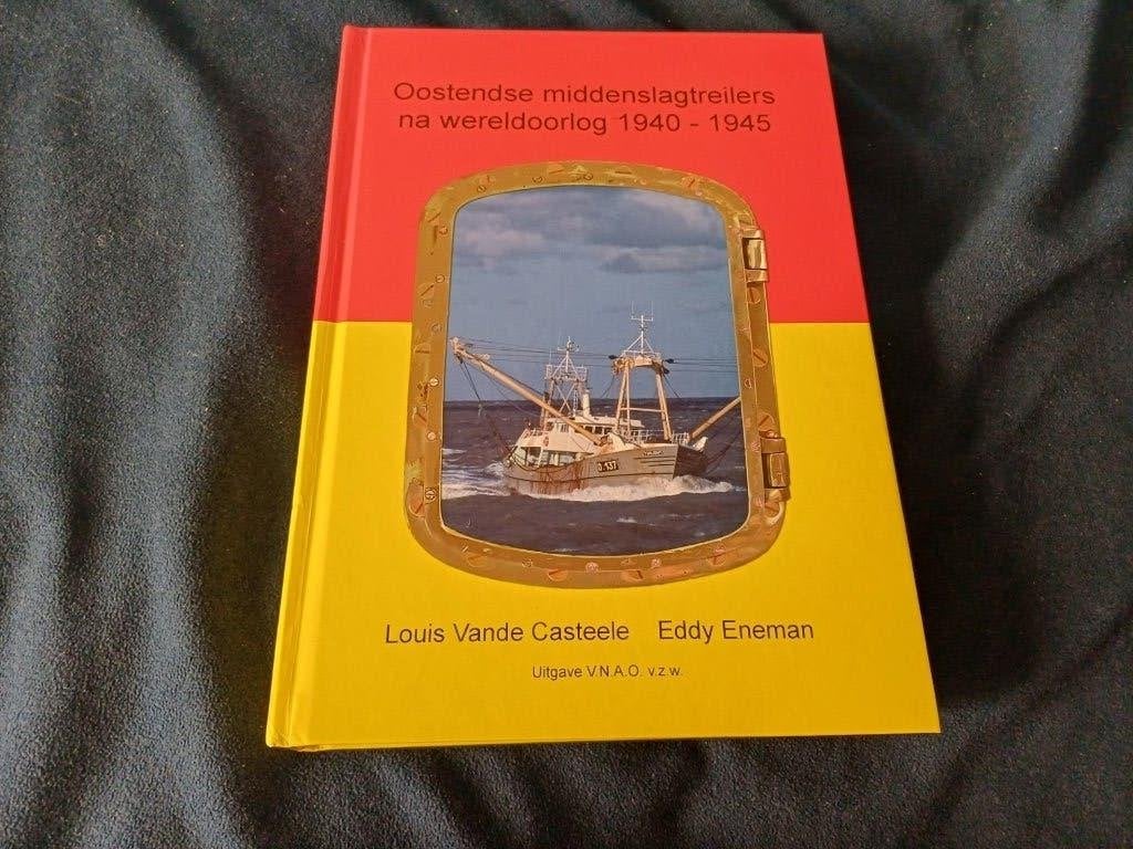 boek oostendse middenslagtreilers na wereldoorlog 1940-1945, Ophalen, Zo goed als nieuw, Overige onderwerpen