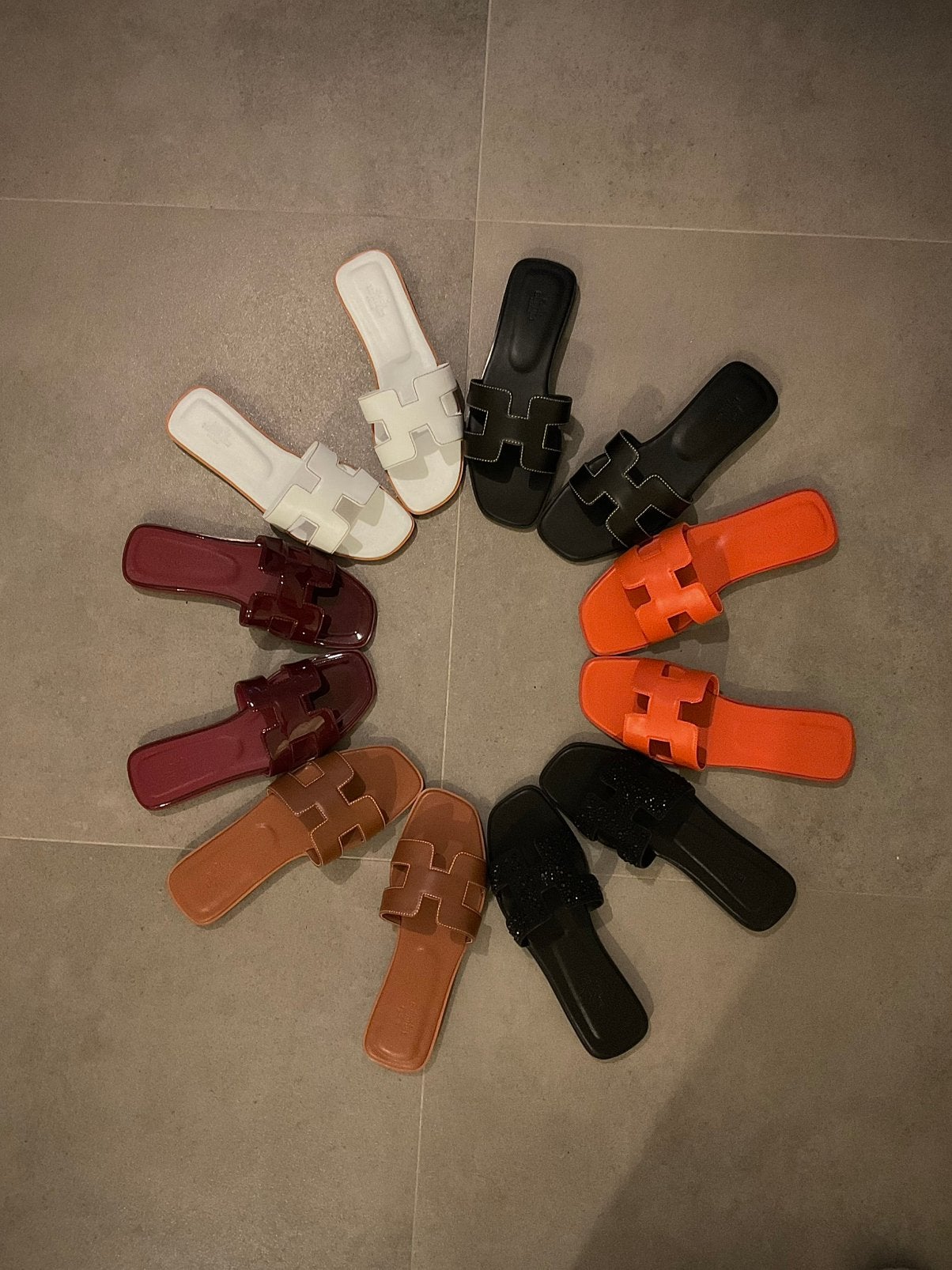 Hermes Oran teenslipper, Kleding | Dames, Schoenen, Overige kleuren, Nieuw, Sandalen of Muiltjes, Ophalen of Verzenden