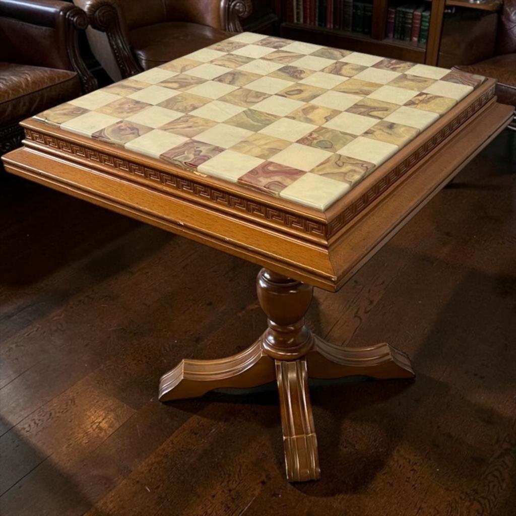 table d'appoint vintage en bois avec échiquier, Envoi