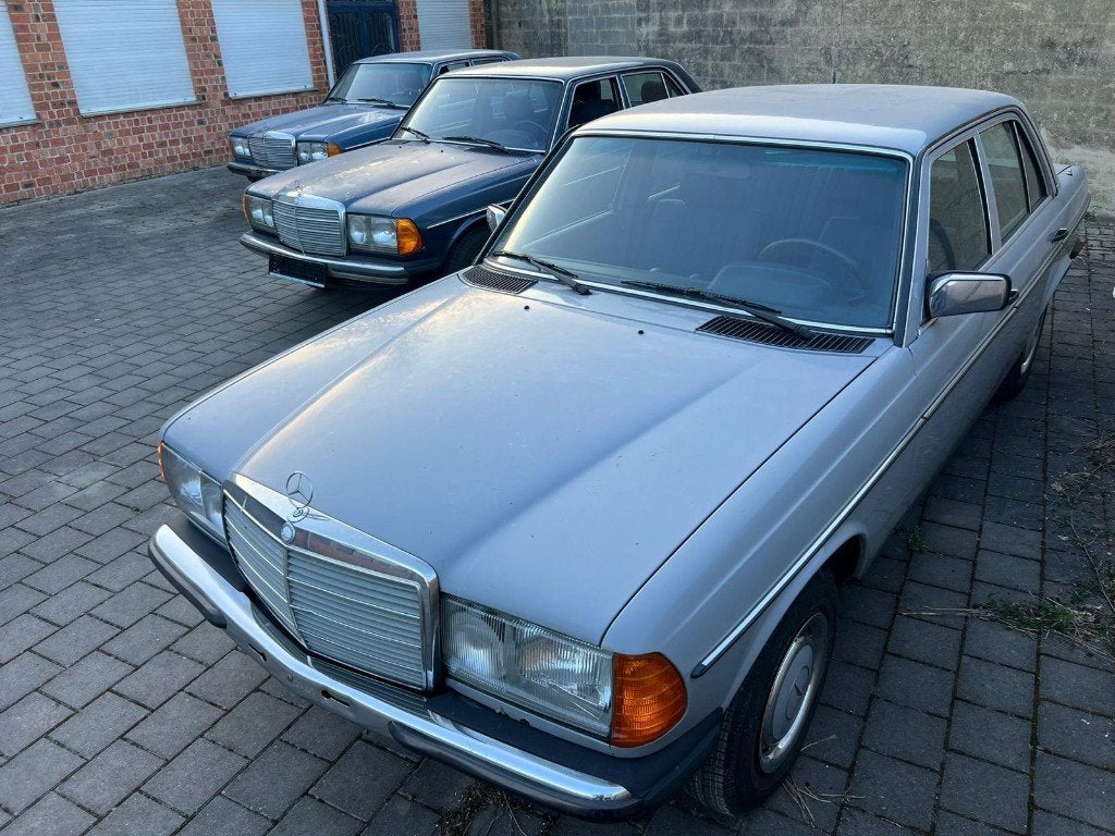 Mercedes W123 oldtimer lot 2x 240D/200D Belgische wagens, foto 2