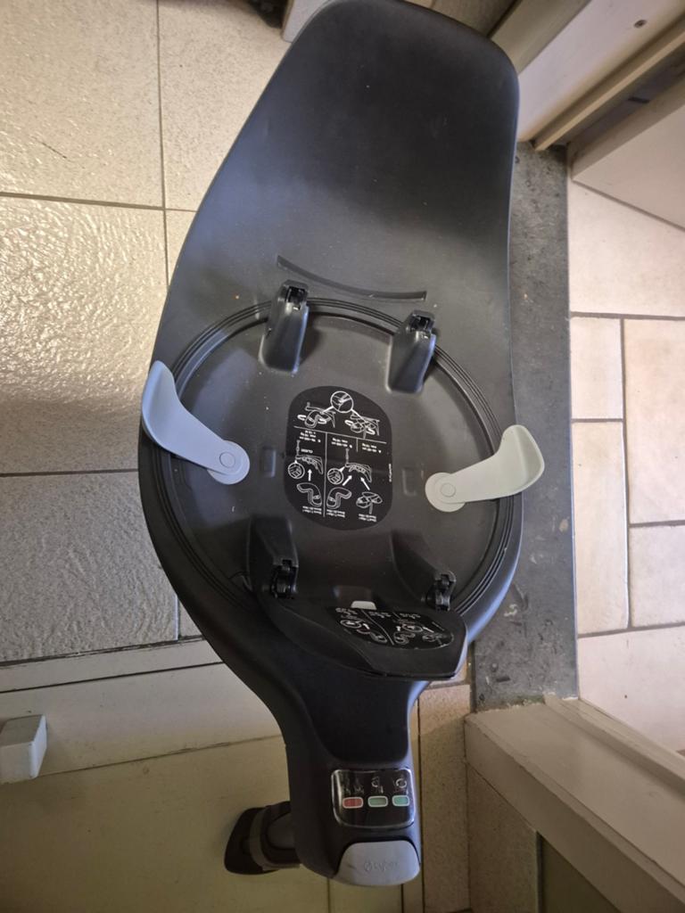 Onderstel kinderstoel : T - base Cybex, Ophalen