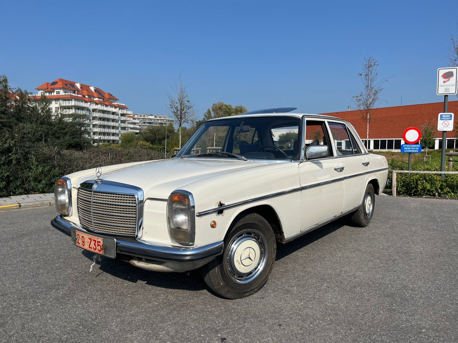 Mercedes W115, Bar 8, Achat, 4 portes, Boîte manuelle, Toit ouvrant
