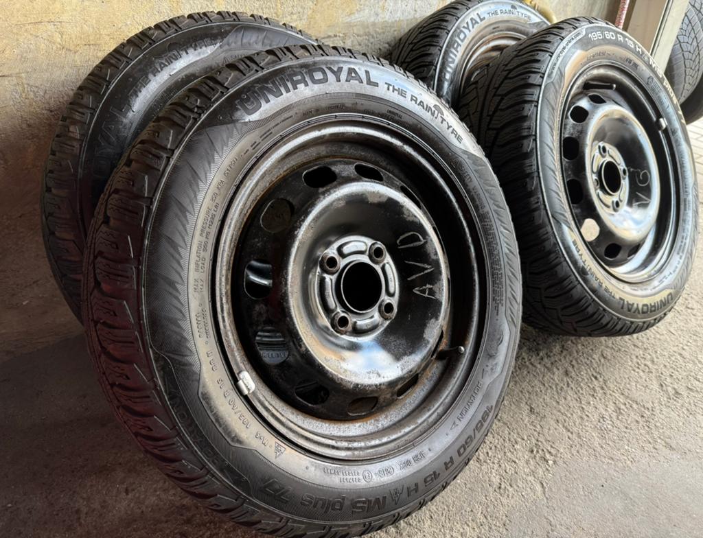 Ford winterset, 4x108, UNIROYAL 195 60 15 sneeuwbanden, Auto-onderdelen, Banden en Velgen, Ophalen, Gebruikt, 15 inch, Banden en Velgen