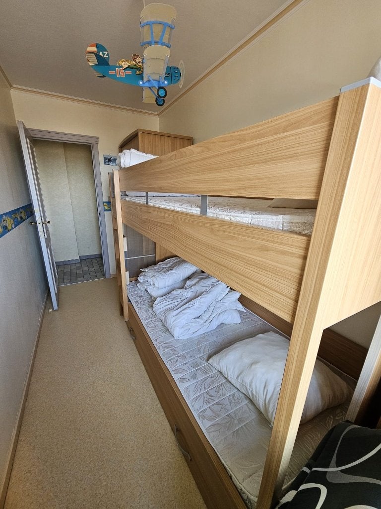 KINDERKAMER 3 BEDDEN, Kinderen en Baby's, Ophalen, Zo goed als nieuw, Jongetje of Meisje
