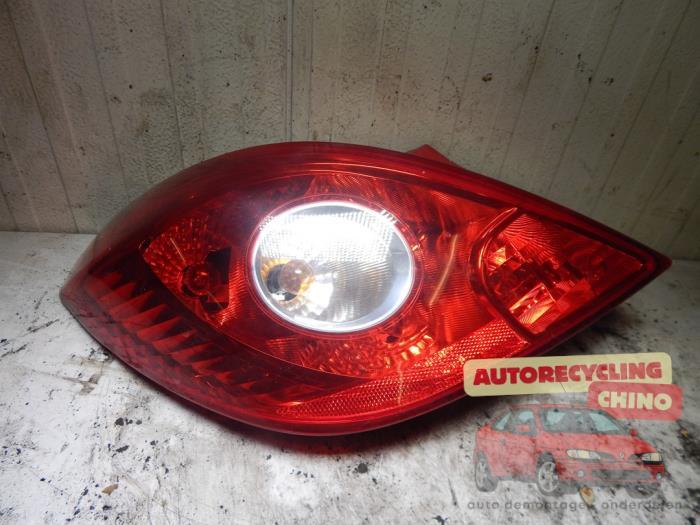 Achterlicht links van een Opel Corsa, Gebruikt, -, -, Opel