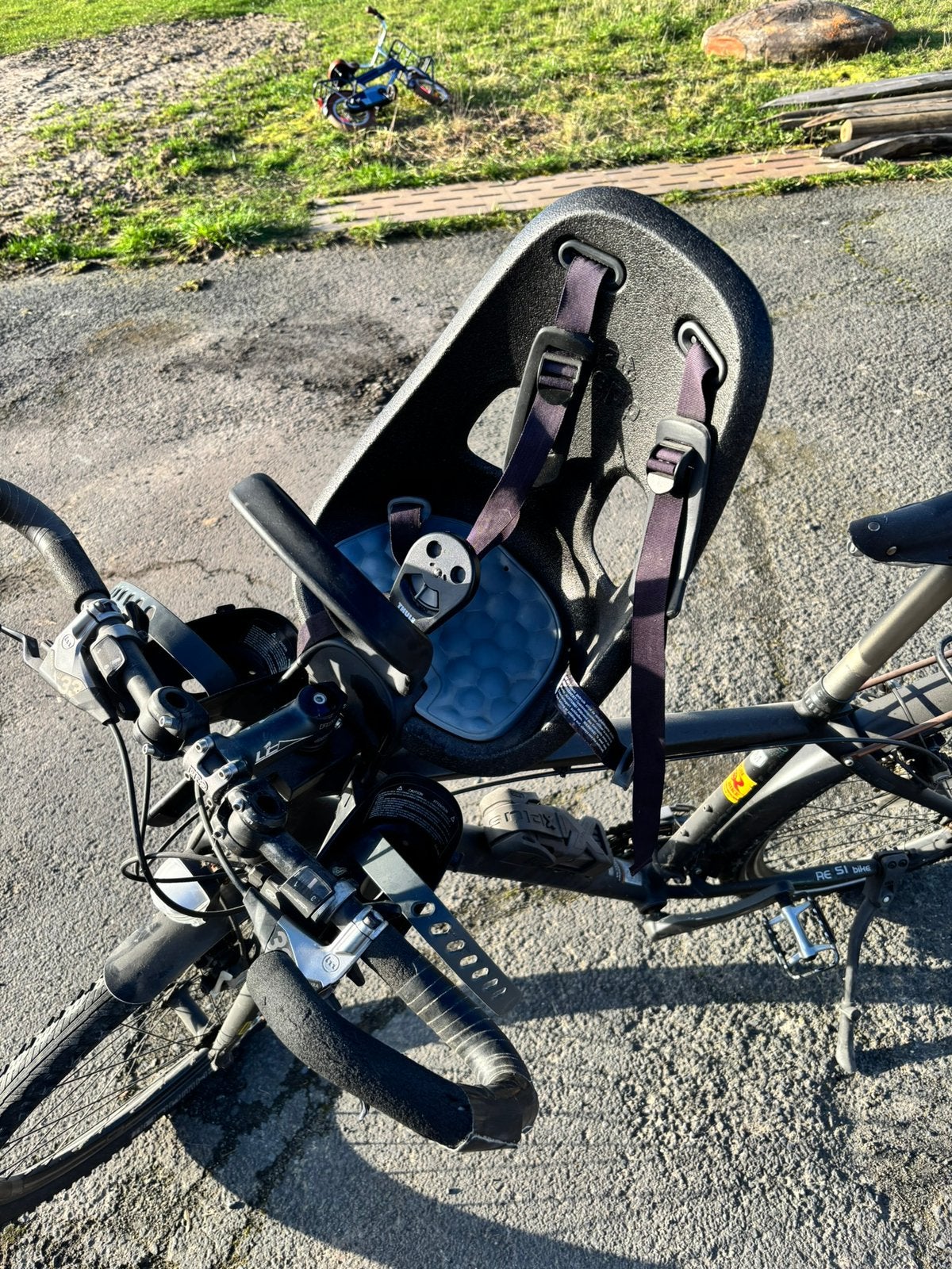 Fietsstoel Thule Yepp mini incl windscherm, Ophalen, Voetsteuntjes, Voorzitje, Zo goed als nieuw