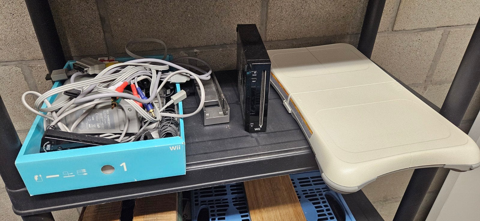 Nintendo Wii met cobtroller en balance board + wii sports, Consoles de jeu & Jeux vidéo, Jeux | Nintendo Wii, Online, Aventure et Action