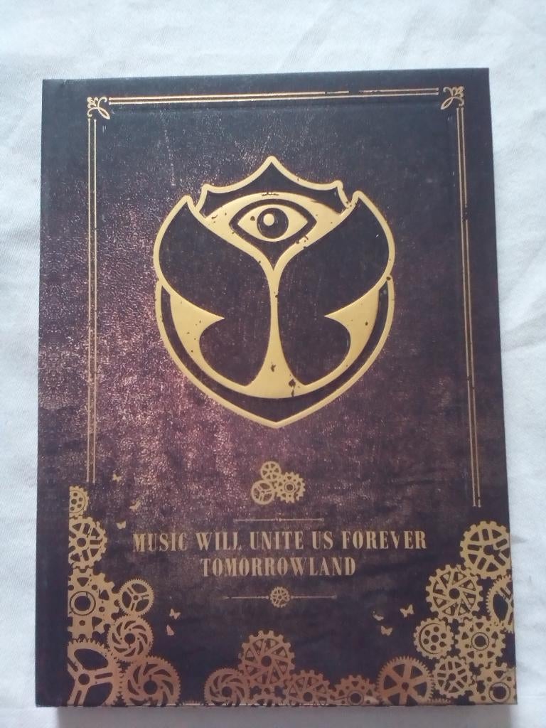 Tomorrowland 2014 - 10 years of madness 3 CD, Ophalen of Verzenden, Gebruikt, Boxset
