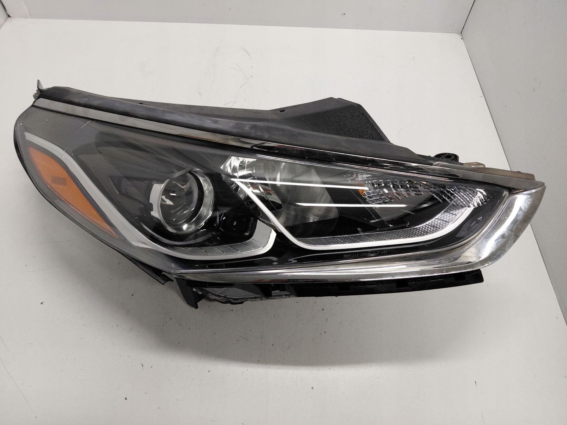 Phare droit Hyundai Sonata VII, Heolleung-ro 12
06797  Seoul, Info@hyundai.com, Utilisé, Hyundai