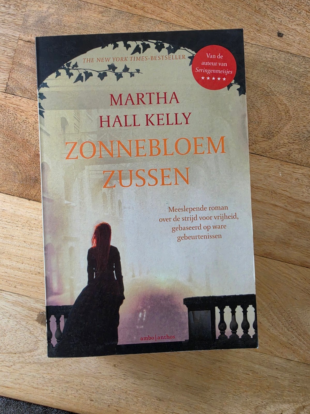 Martha Hall Kelly - Zonnebloemzussen, Ophalen of Verzenden, Zo goed als nieuw, Martha Hall Kelly