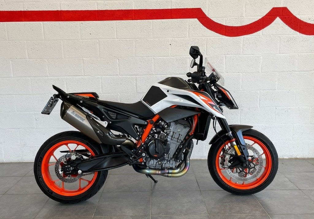 Ktm duke 890 r *AKRAPOVIC*, Motos, Motos | KTM, Échappement sport, Entreprise, 2 cylindres, Neuf