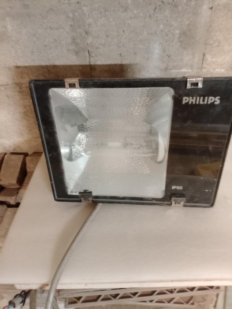 2000W schijnwerper, Ophalen