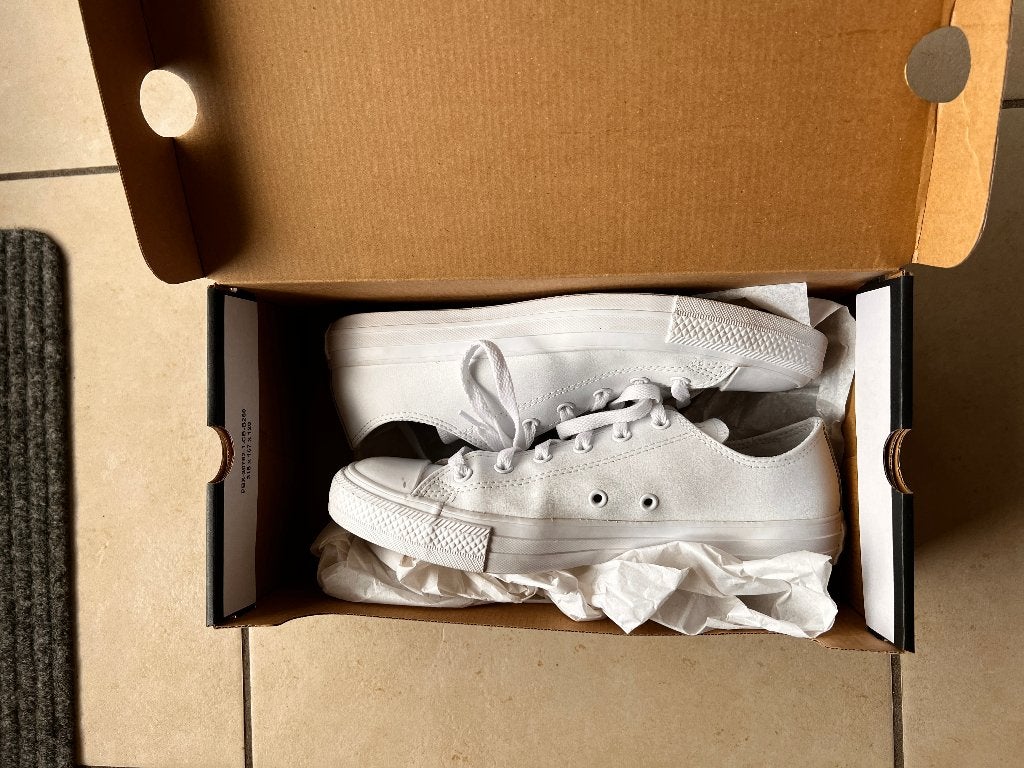 Baskets basses en cuir Converse Chuck Taylor originales, Enlèvement ou Envoi, Sneakers et Baskets, Converse All Stars, Porté