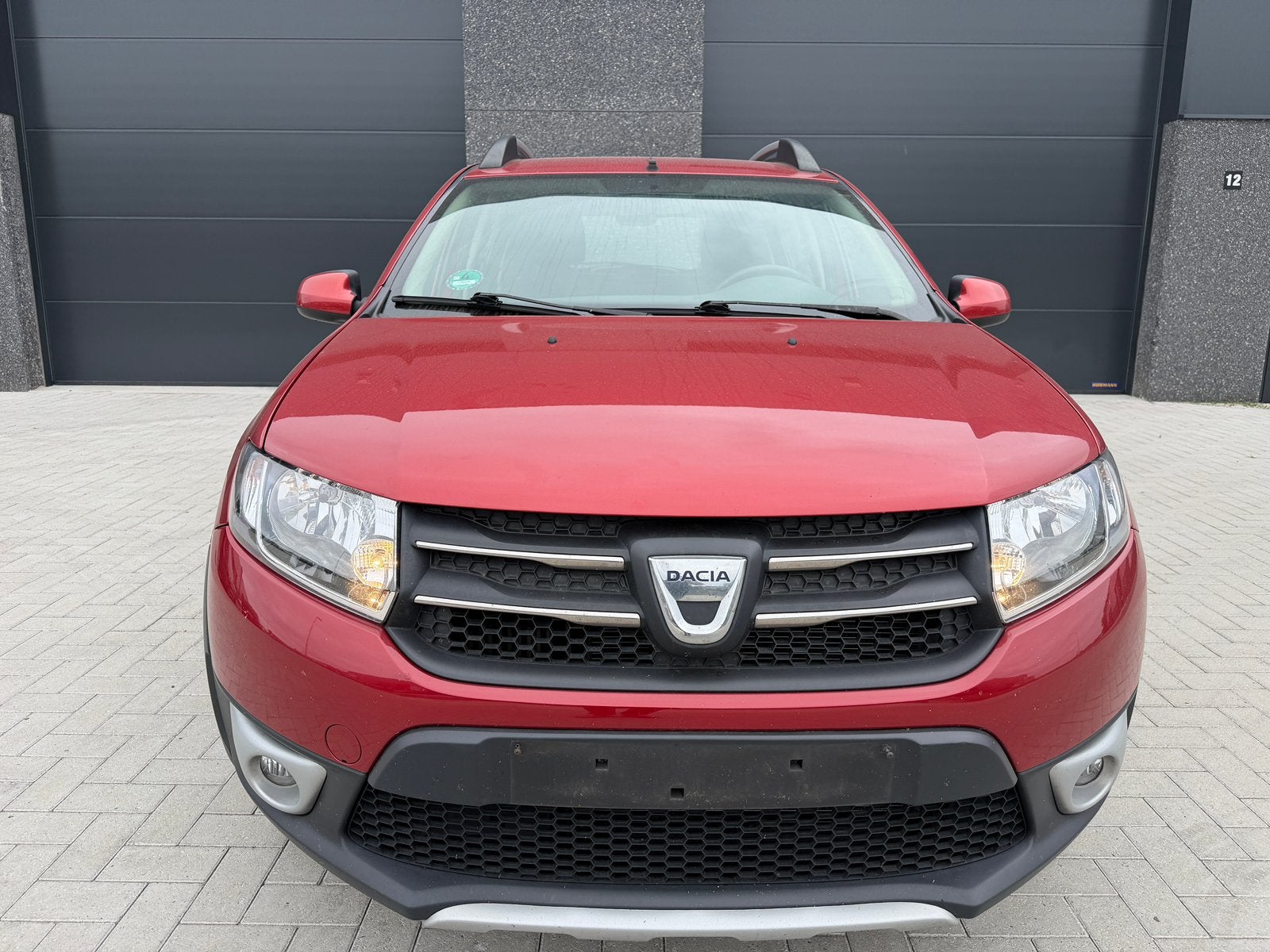Dacia sandero stepway 0.9 benzin 2013, Auto's, Voorwielaandrijving, Zwart, Overige kleuren, 9 cc
