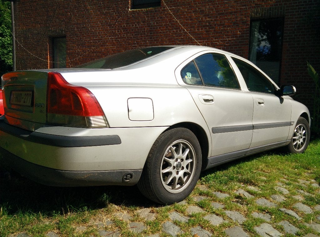 Grâce à la voiture de société Volvo S60 2.4 140 ch au GPL, Argent ou Gris, Achat, Boîte manuelle, S60