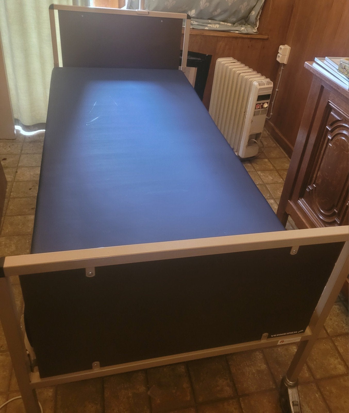 Lit de soins avec matelas et perroquet, Enlèvement