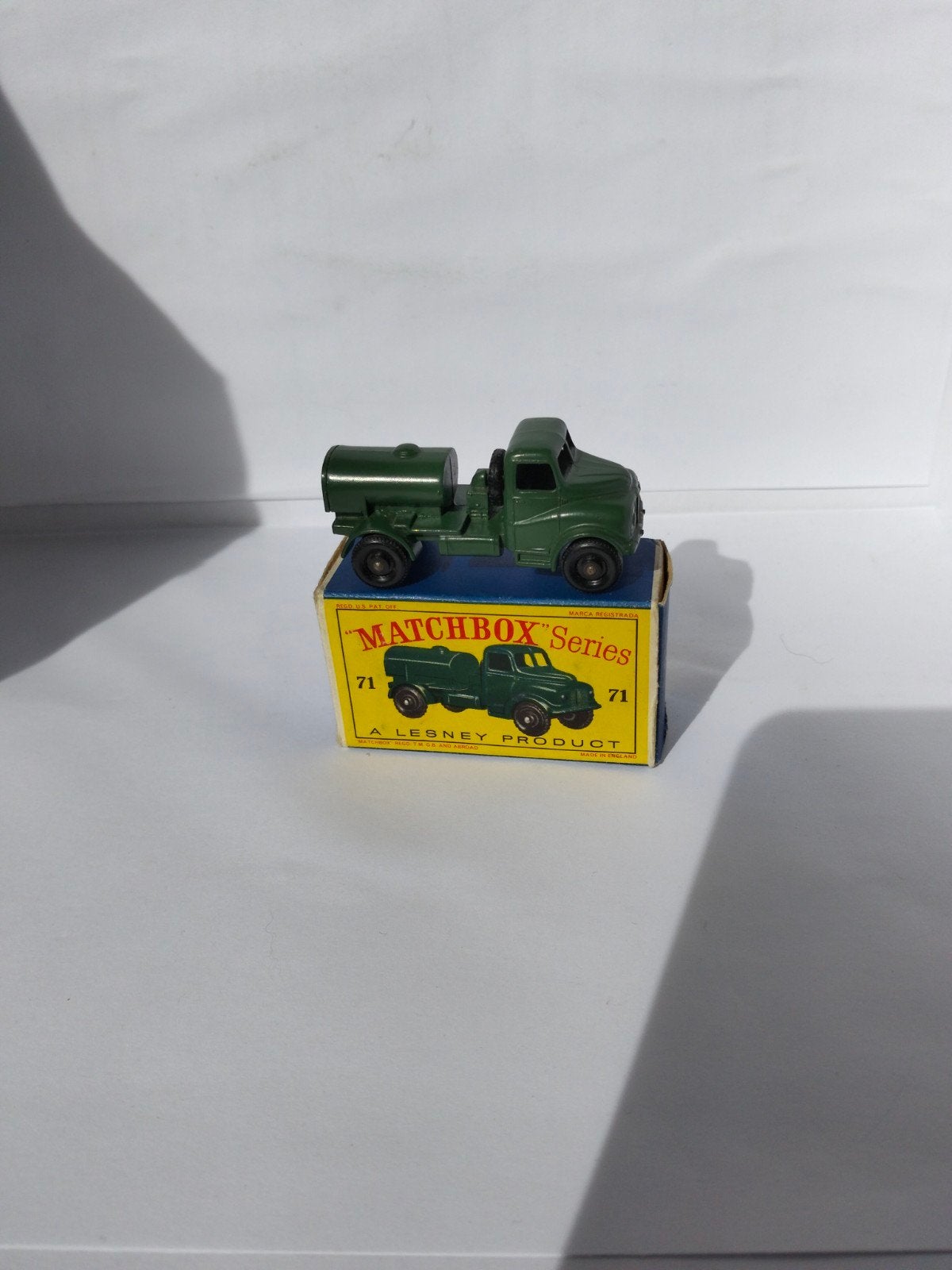 Matchbox Lesney n° 71 Army Water truck et RARE D-box, Hobby & Loisirs créatifs, Enlèvement ou Envoi, Neuf, Bus ou Camion, Matchbox