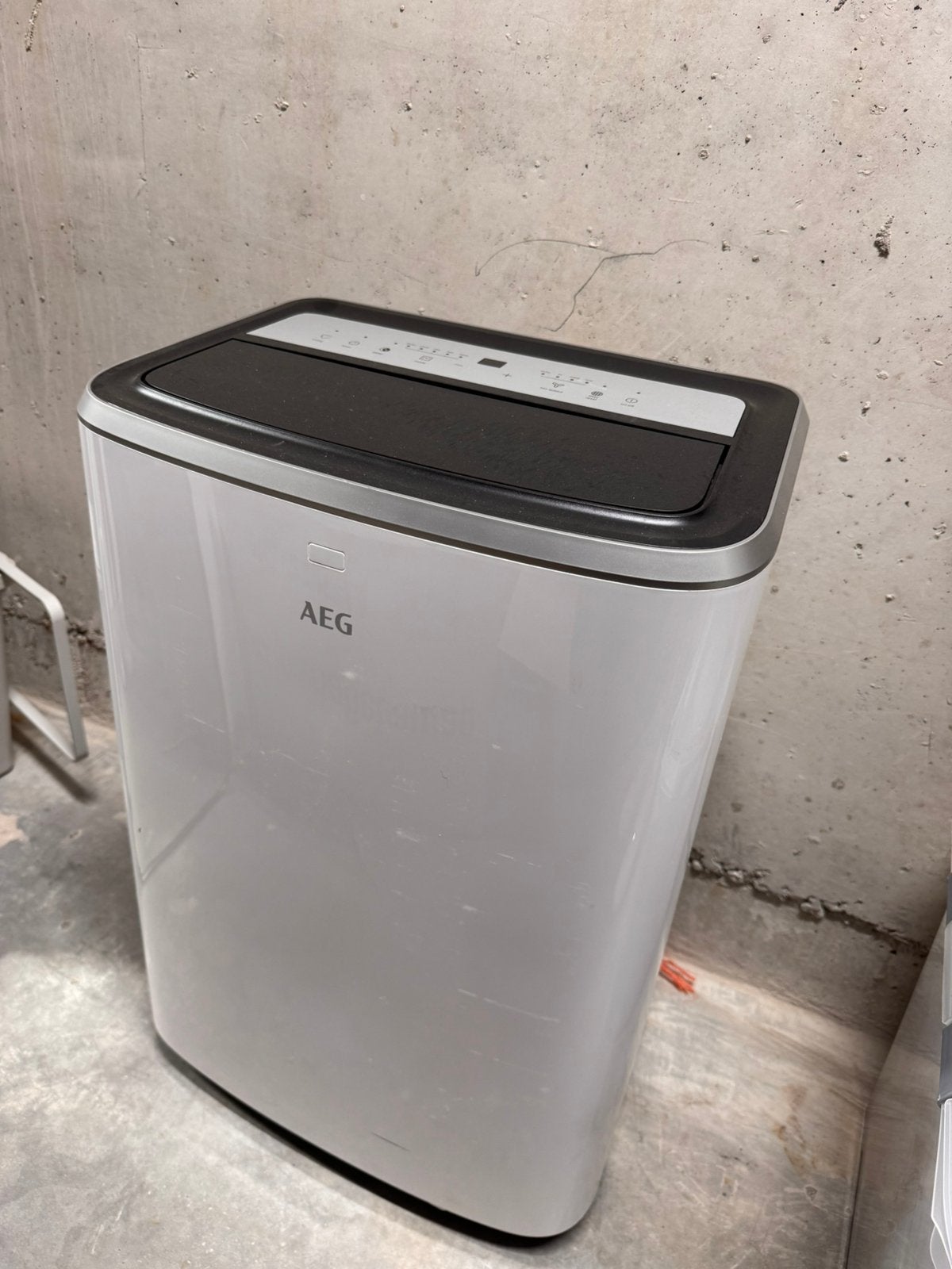 AEG airco, Elektronische apparatuur, Ophalen, Zo goed als nieuw, Ventileren, Mobiele airco