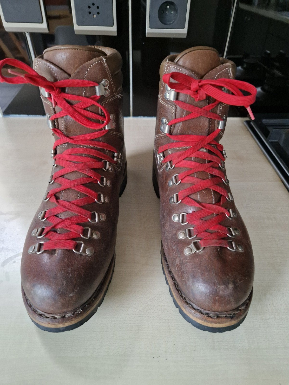 Chaussures de montagne Suisse mesure 9,5, Enlèvement