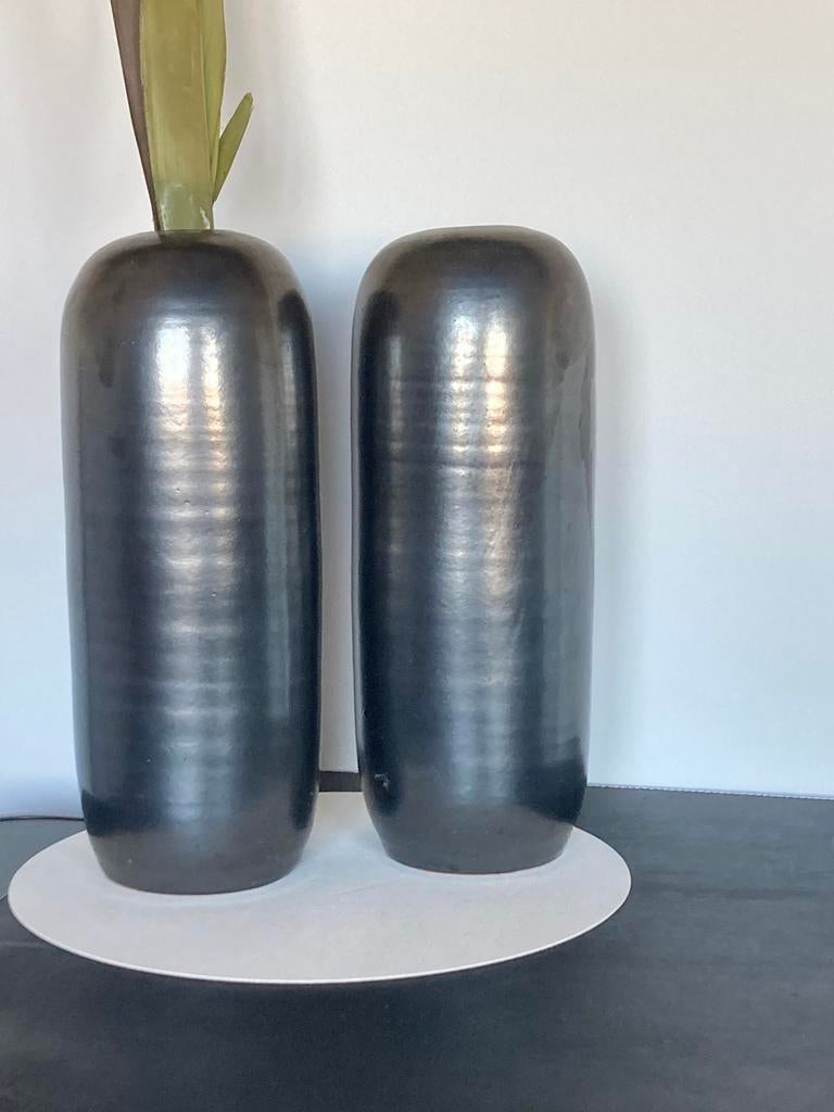 2 hoge Vazen/sier potten, Maison & Meubles, Accessoires pour la Maison | Vases, Enlèvement, Comme neuf, Noir, Pierre