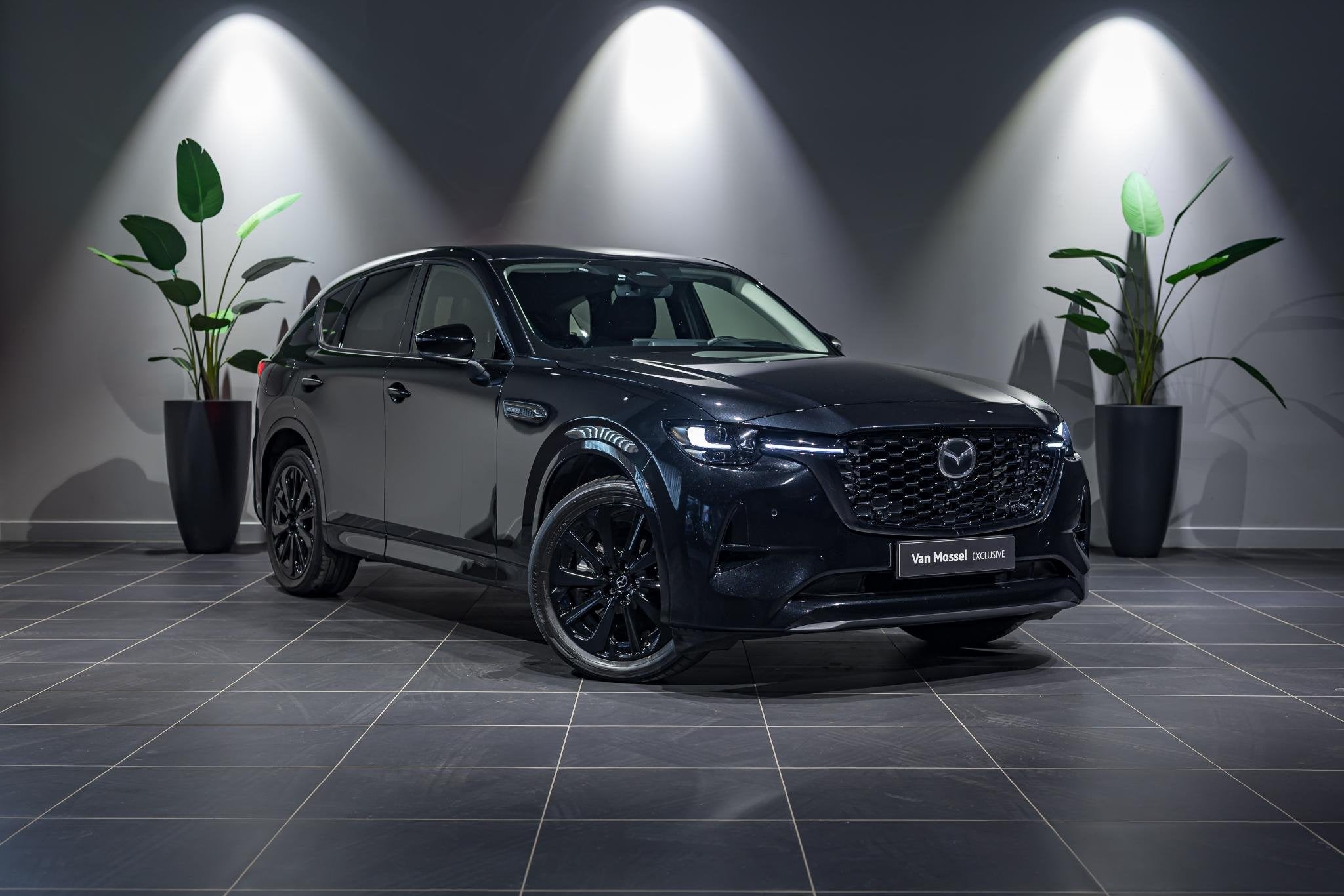 Mazda CX-60 2.5 240kW HOMURA AWD STUUR- EN ZETELVERWARMING |, Auto's, Automaat, 241 kW, Stof, Zwart