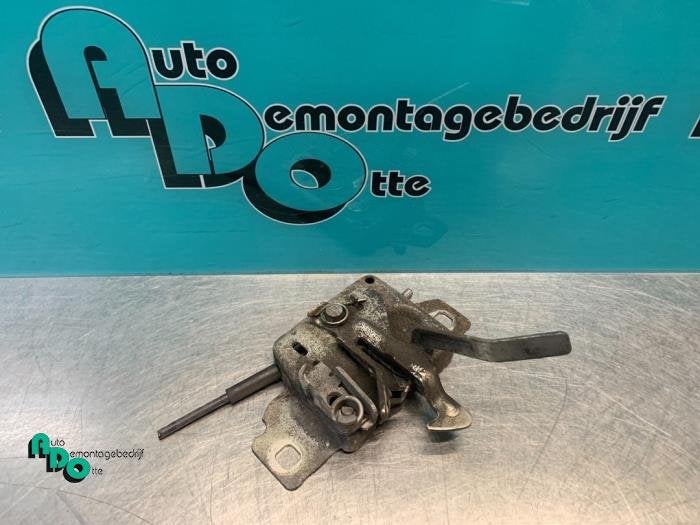 Slotmechaniek Motorkap van een Renault Kangoo (Kangoo 2 08-), Auto-onderdelen, Carrosserie, Renault, Gebruikt, 3 maanden garantie