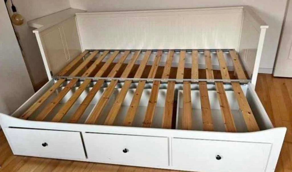 Ikea bed, Enlèvement, Comme neuf