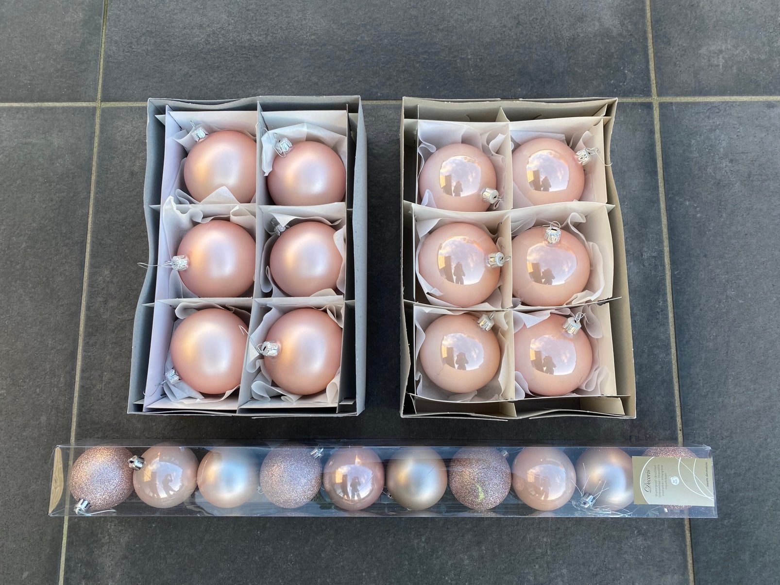 Set van 97 roze kerstballen (2 maten), Diversen, Ophalen, Zo goed als nieuw