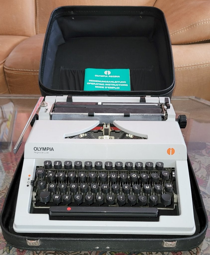 OLYMPIA Regina De Luxe Machine à écrire mécanique ** MINT **, Divers, Machines à écrire, Enlèvement ou Envoi, Comme neuf