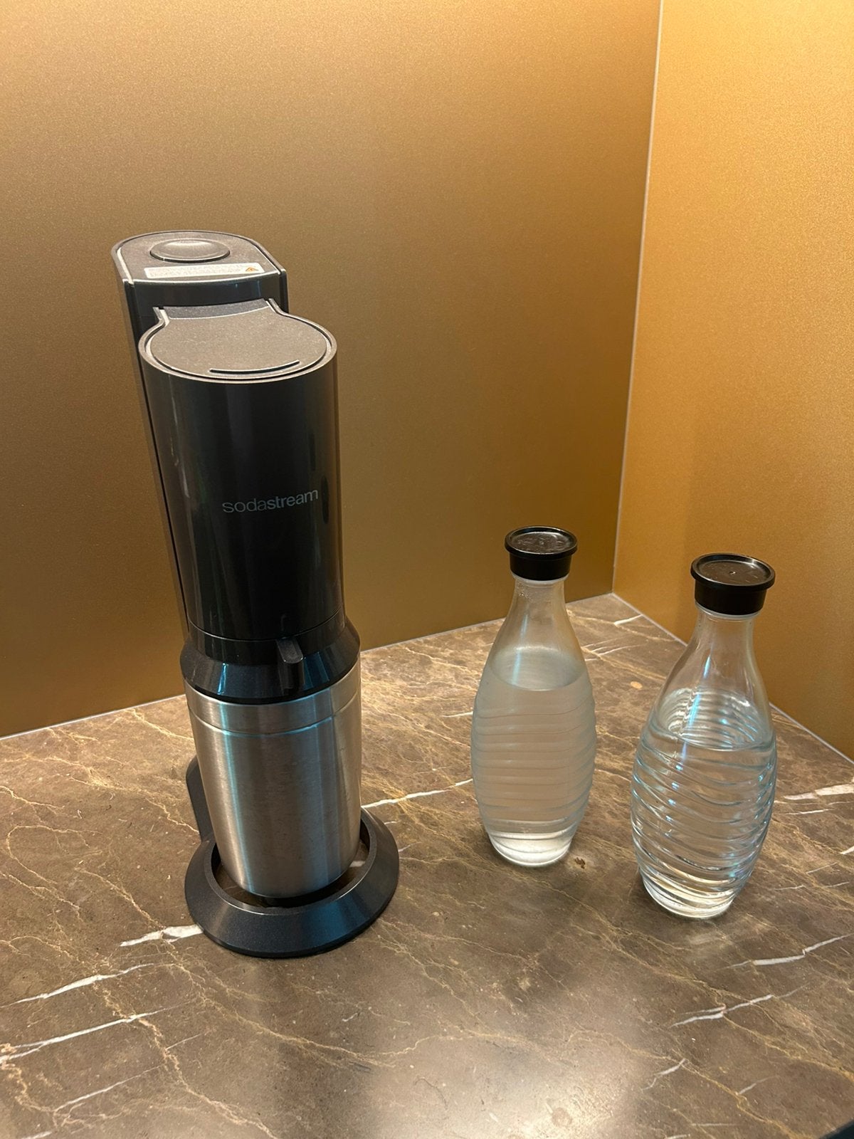 Sodastream Crystal bouteille de gaz et 2 bouteilles en verre, Electroménager, Machines à eau pétillante, Enlèvement, Utilisé