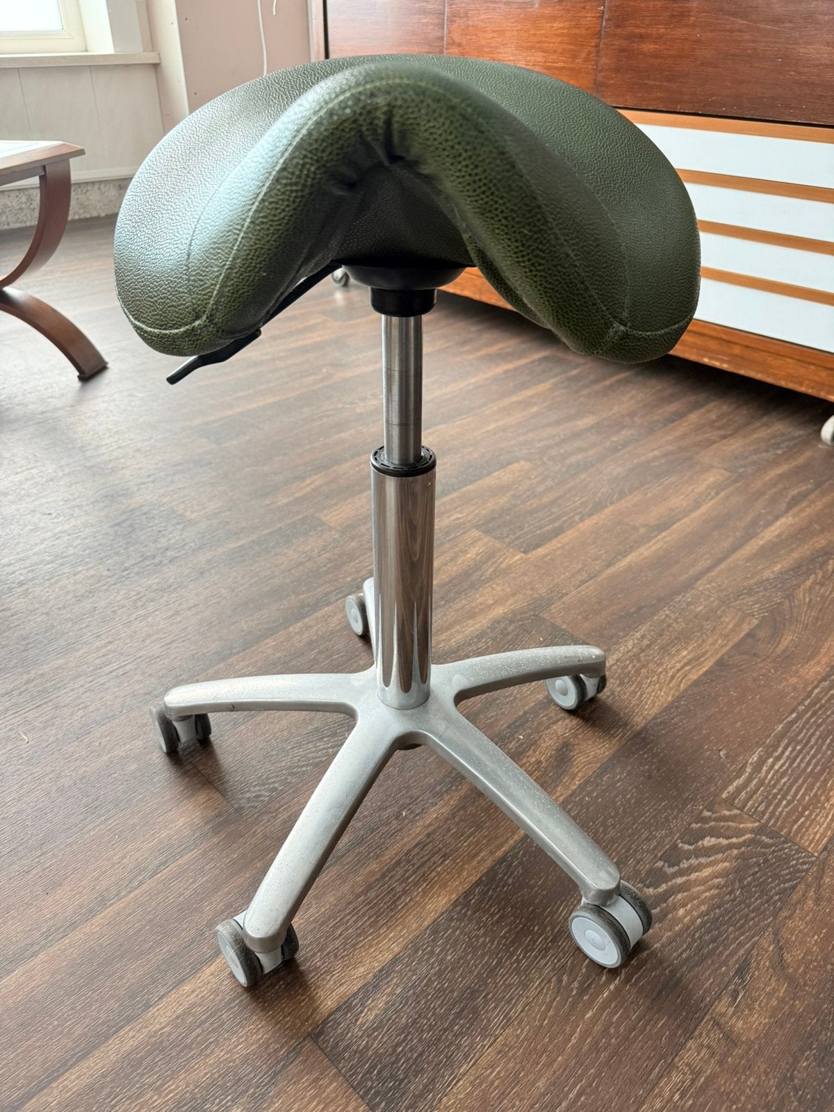 Kappers krukje te koop, Ophalen, In hoogte verstelbaar, Zo goed als nieuw, Overige materialen
