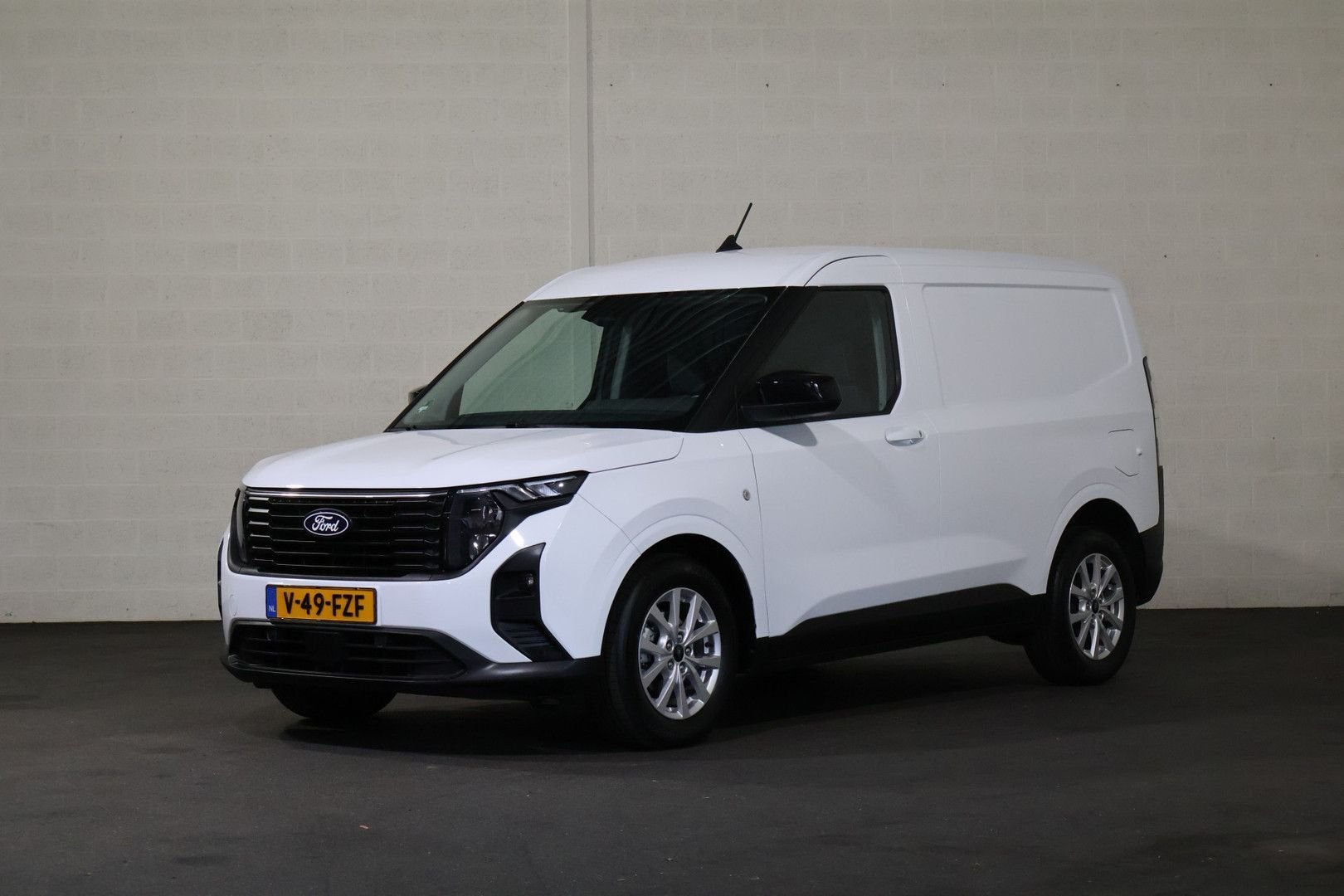 Ford Transit Courier 1.5 EcoBlue Limited Airco Navigatie Cam, Autos, Boîte manuelle, Diesel, Ford, Blanc