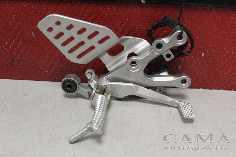 SCHETSPLAAT RECHTS VOOR YZF R6 2008-2013 (YZF-R6 13S 1JS), Motoren, Dhr. S. di Majo, Gebruikt, Info@cama-motorparts.nl, P.J. Troelstraweg 8 8
3144 CX  MAASSLUIS, NL