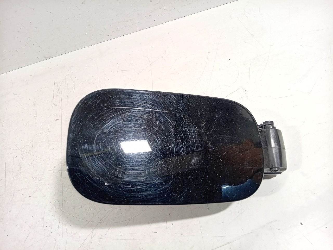 Tank klep Volvo XC60, Onderdelen@venauto.nl, Van der Ven Autorecycling B.V., Ettenseweg 76, 4706 PB Roosendaal, The Netherlands