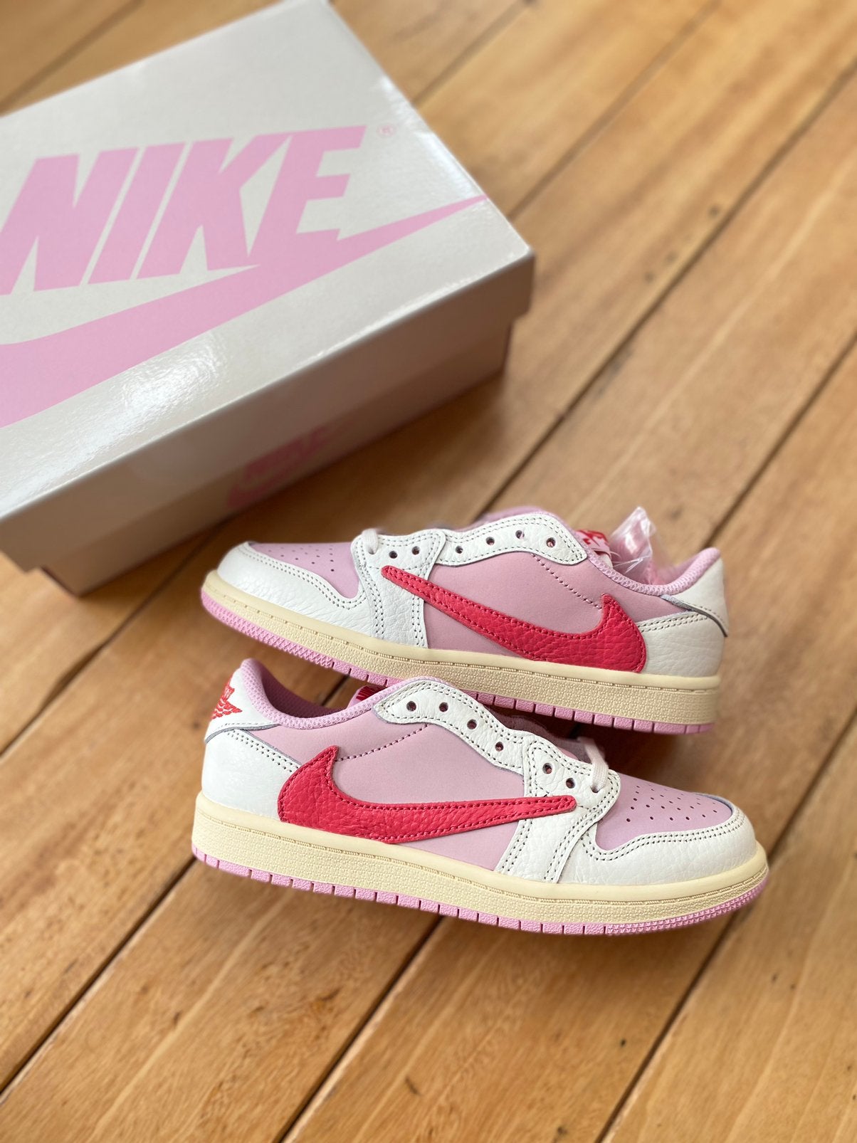 Jordan 1 Low OG SP Travis Scott Tropisch roze (PS) 33,5, Jongen of Meisje, Schoenen, Nieuw, Ophalen of Verzenden