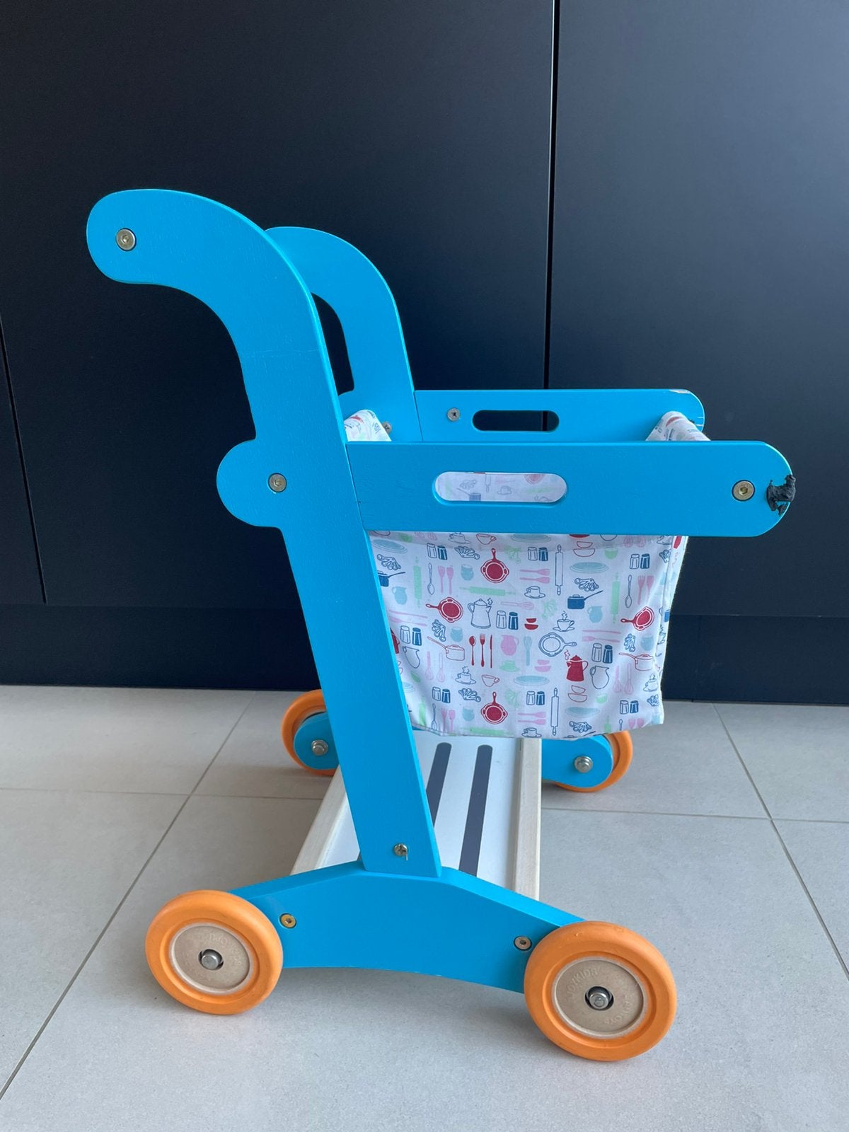 Houten winkelkarretje blauw, Ophalen, Gebruikt, Duw- of Trekspeelgoed