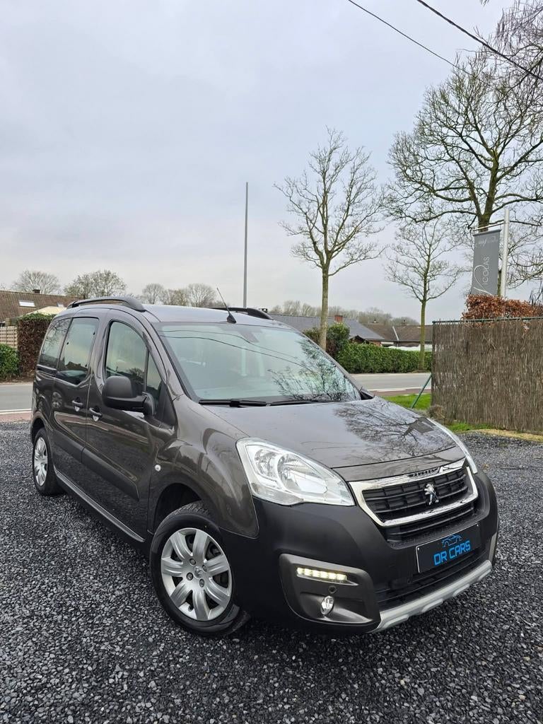 PEUGEOT PARTNER TEPEE 5PL/NAVI-CAMERA-PDC/CRUIS/LED/TREKHAAK, Auto's, Voorwielaandrijving, Monovolume, Euro 6, Bedrijf
