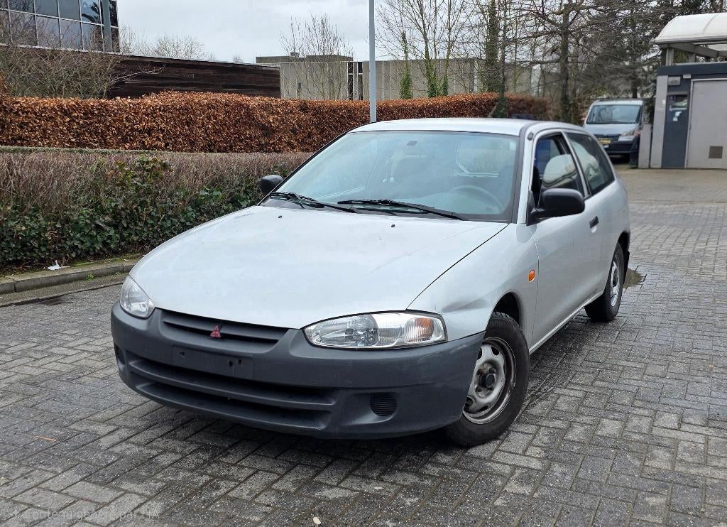 MITSUBISHI COLT 1999 SEULEMENT 37.000KM!!!, Autos, Mitsubishi, Argent ou Gris, Achat, Boîte manuelle, Tissu