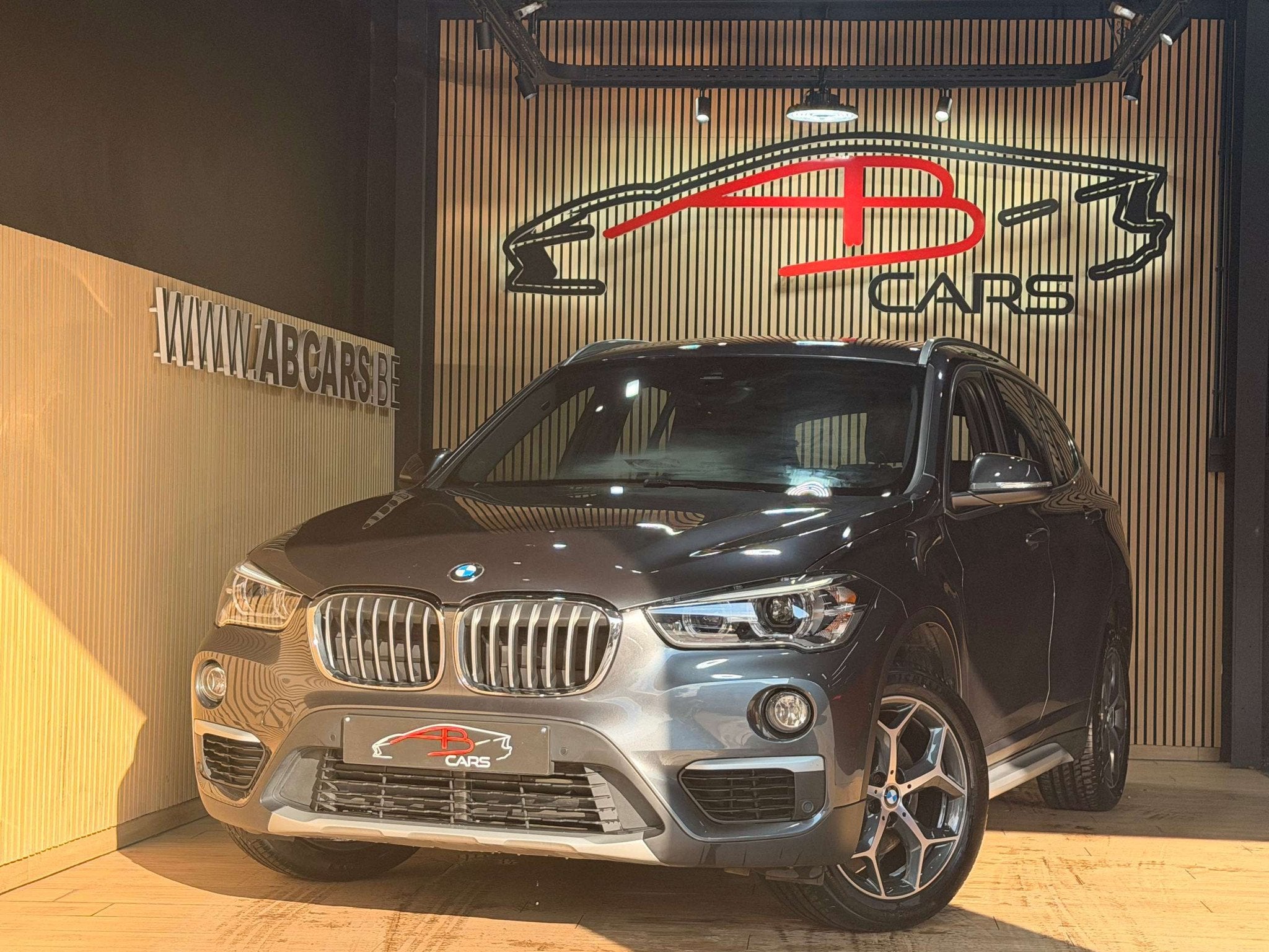 BMW X1 1.5i sDrive18 * SPORT X LINE * GAR 12 MOIS *, Autos, BMW, Argent ou Gris, Achat, Euro 6, Entreprise