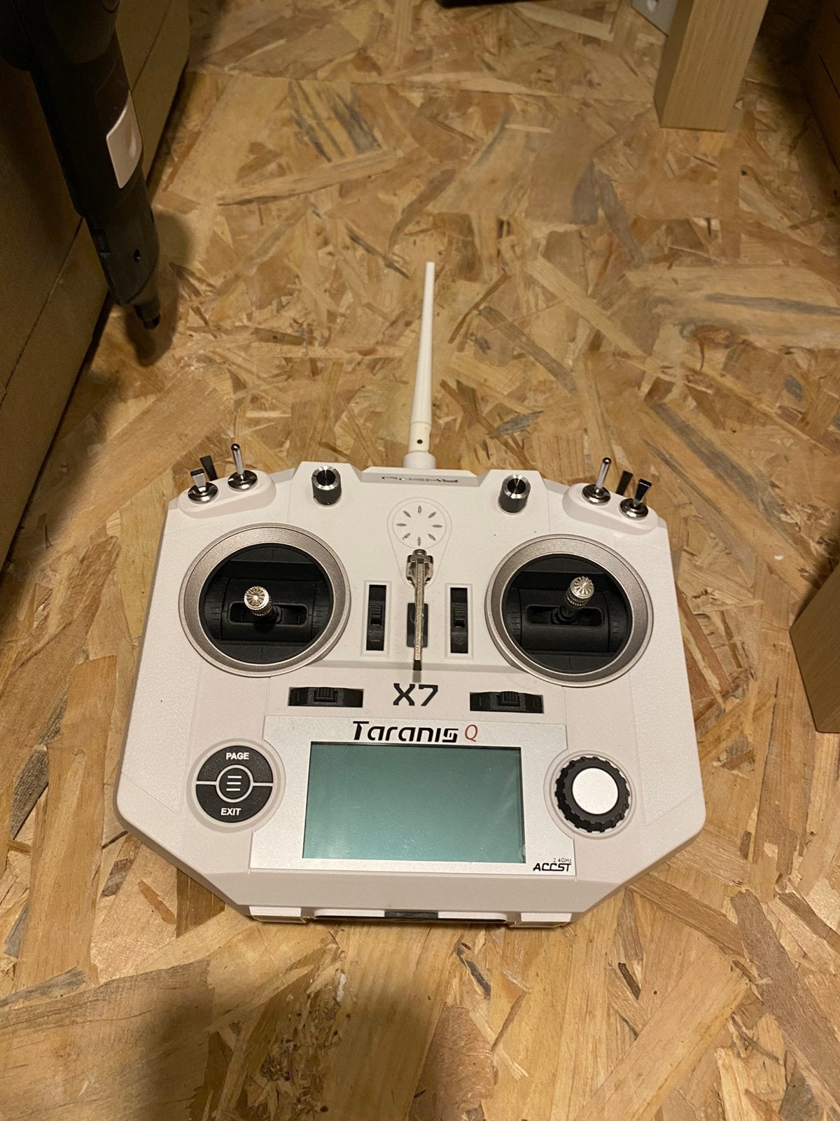 Taranis QX7 NIEUWSTAAT, Hobby en Vrije tijd, Modelbouw | Radiografisch | Helikopters en Quadcopters, Ophalen, Zo goed als nieuw