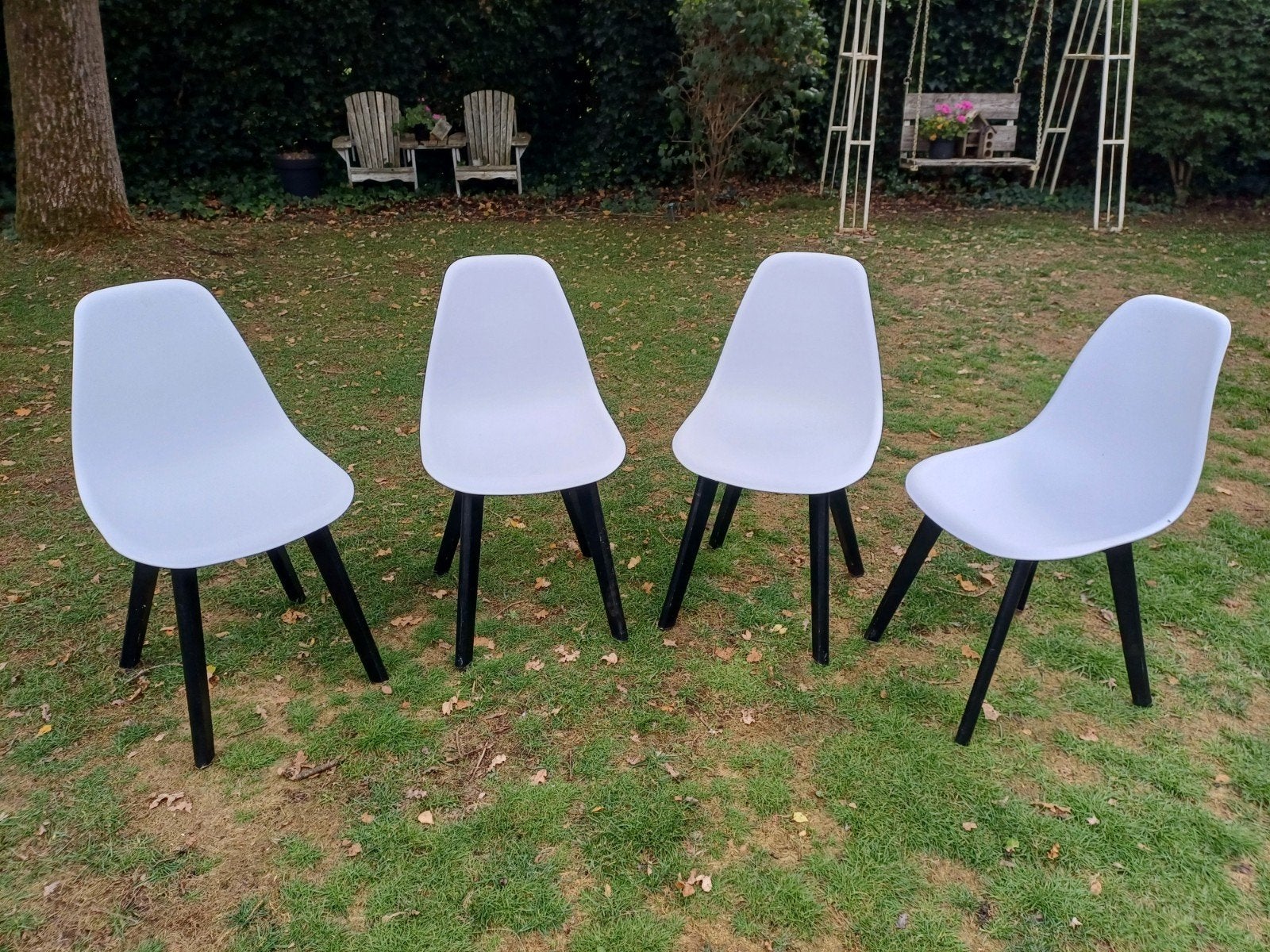 4 prachtige stoelen.wit met zwarte poten, Huis en Inrichting, Wit, Zo goed als nieuw, Vier, Modern