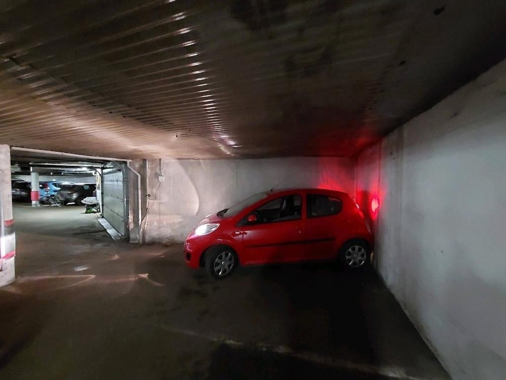 Autostaanplaats nabij groenenhoek in garagecomplex te koop, Immo