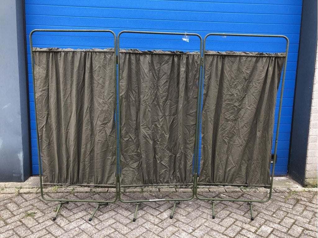 Kamerscherm uit Nederlands leger met doeken