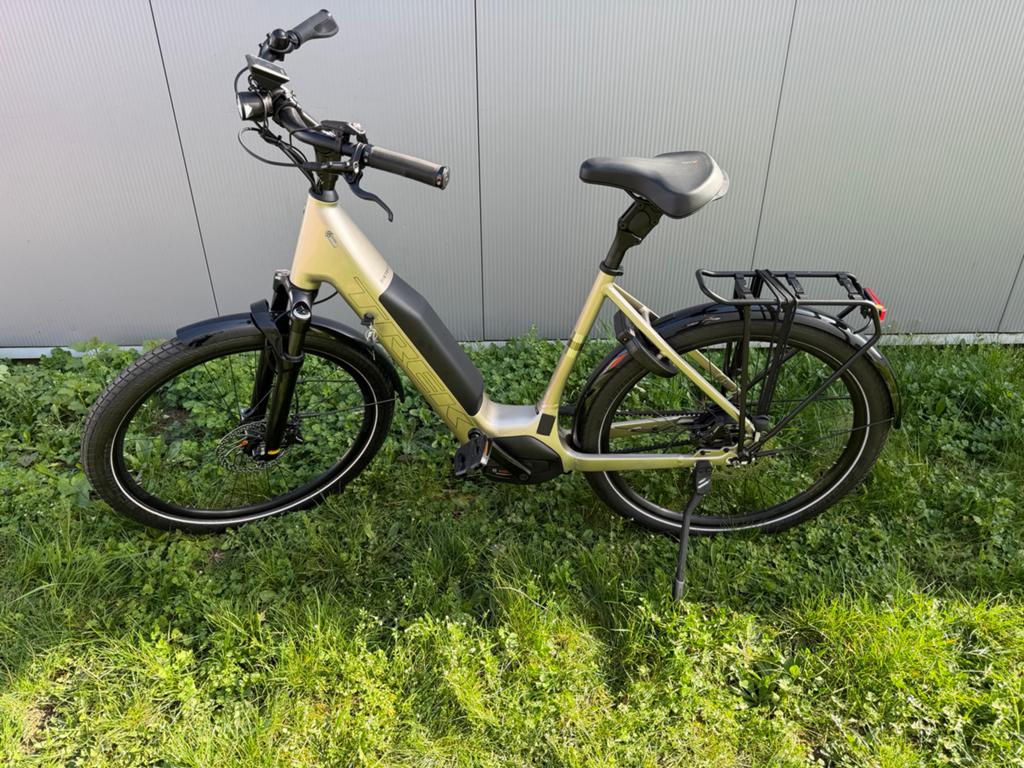 Trek District+ 5 Lowstep - Automatique - Batteri725Wh. L, Vélos & Vélomoteurs, Vélos électriques, Comme neuf, 50 km par batterie ou plus