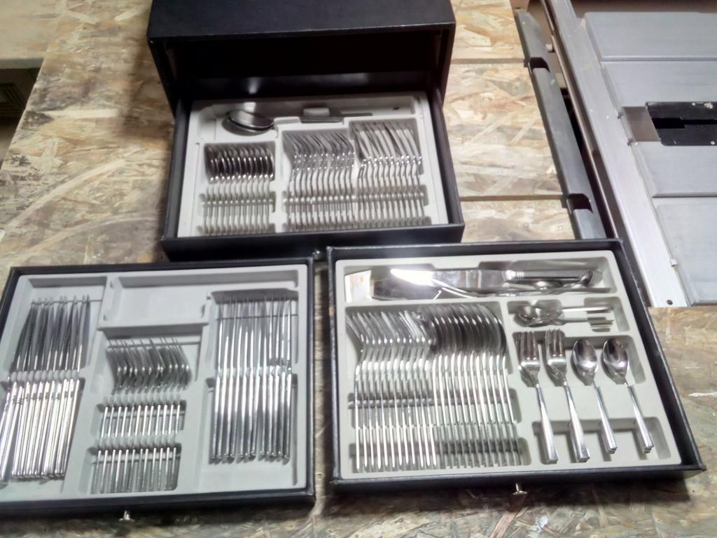 Volledig servies Auenthal, Ophalen, Zo goed als nieuw, Inox of Chroom