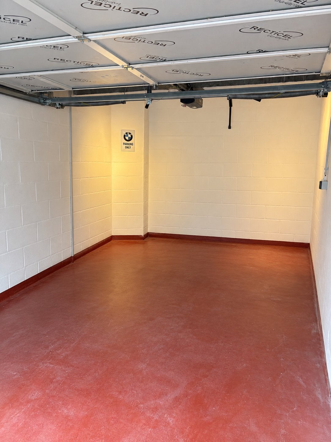 TE HUUR Kleine garage in Wenduine nabij de markt, Immo