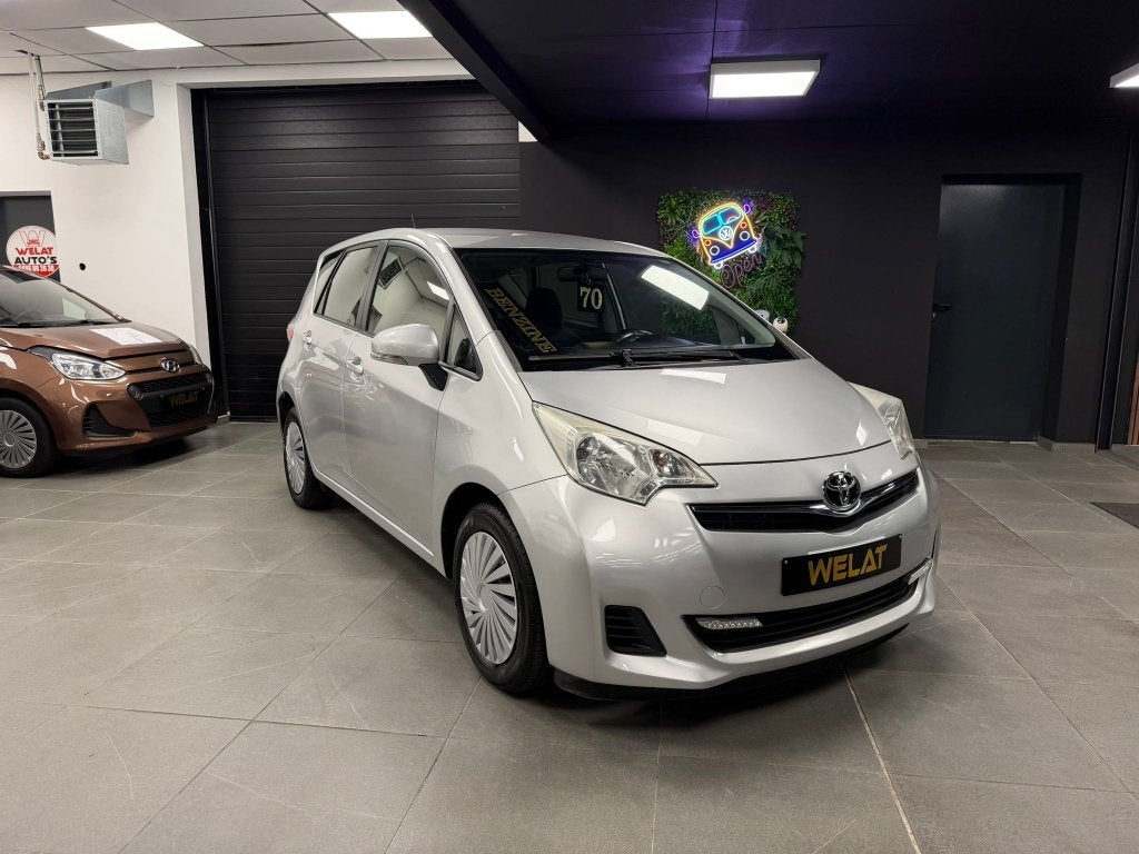 TOYOTA VERSO S 2012 BENZINE TOP STAAT, Auto's, Toyota, Bluetooth, Zwart, Bedrijf, Handgeschakeld