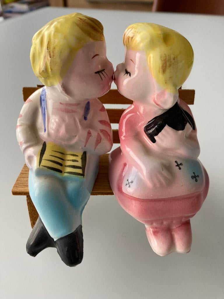 Vintage kussend koppeltje op bank peper-en zoutvaatje japan, Ophalen