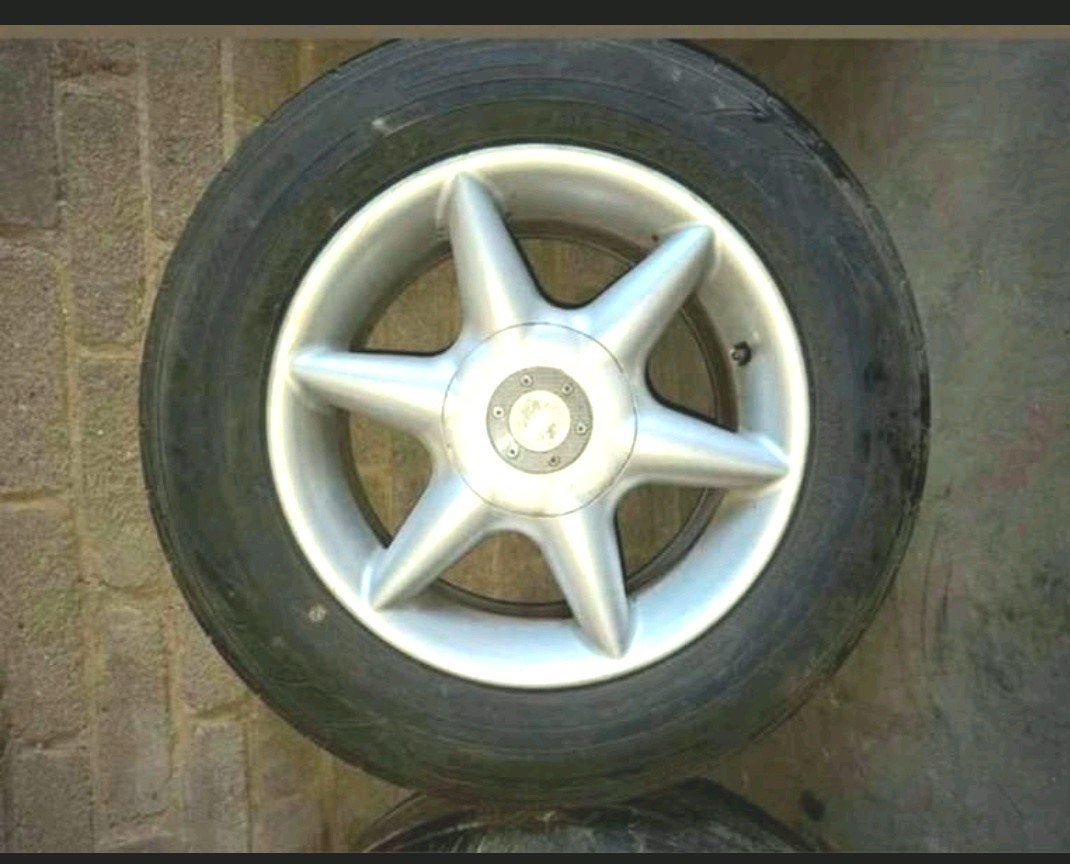 Jantes et pneus 215 /65 R16, Autos : Pièces & Accessoires, Enlèvement ou Envoi, Pneu(s)