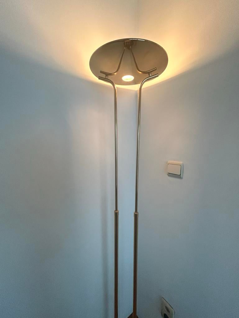 Goudkleurig staande lamp, Huis en Inrichting, Lampen | Vloerlampen, Ophalen, Zo goed als nieuw